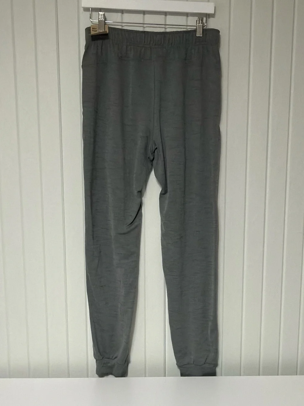 Nike Men’s Heather Gray Yoga Sweatpant Joggers with Black Swoosh